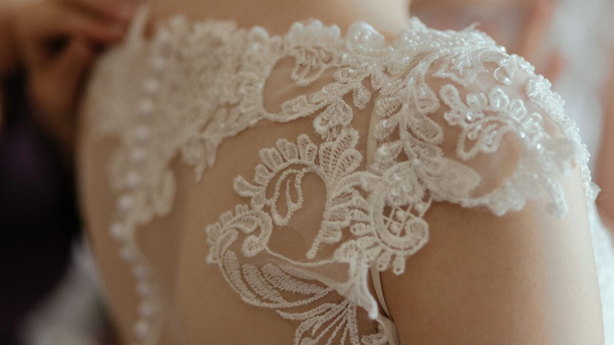 how long does it take to get a wedding dress