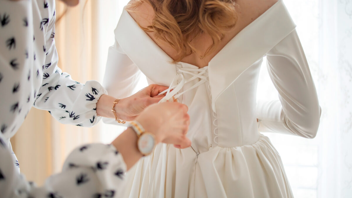 how much do wedding dress alterations cost